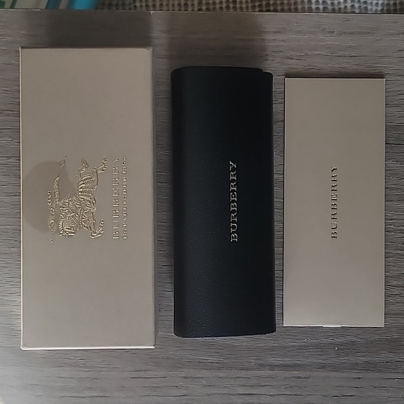 Burberry eyeglass case - Picture 3 of 3